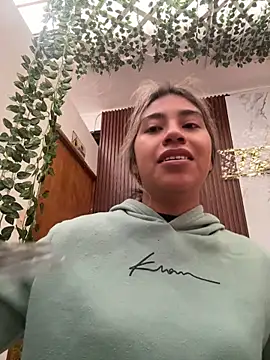 Kimmiebellarie online show from May 14, 12:11 pm