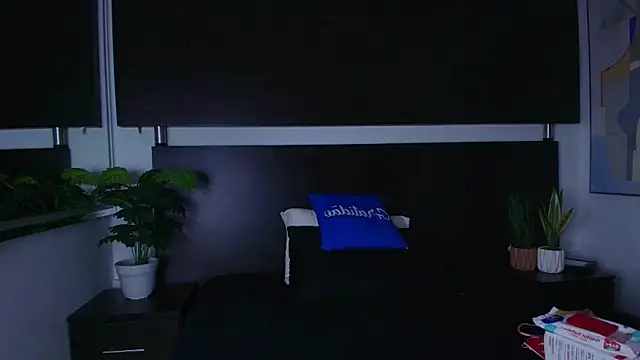 Scarlet  noir online show from April 16, 12:38 pm