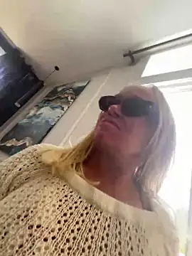 parisheliton online show from April 18, 10:29 am