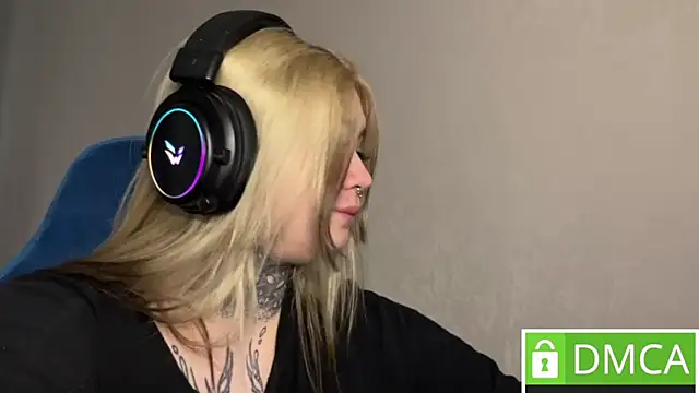 CuteUna online show from April 17, 9:33 am