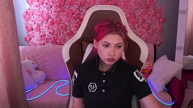 PinkyTrix online show from May 18, 2:45 pm