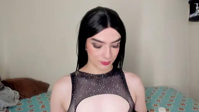 MelanyCollins  online show from May 12, 12:30 am