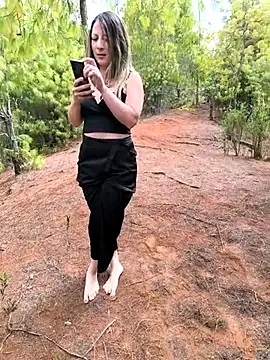 VALELUXX online show from August 4, 2:45 pm
