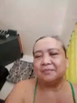 jeanyummytits online show from June 15, 2:56 am