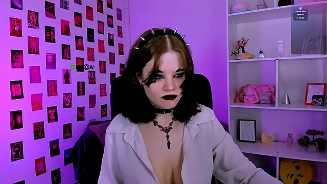 nikki kiss  online show from July 24, 8:45 am