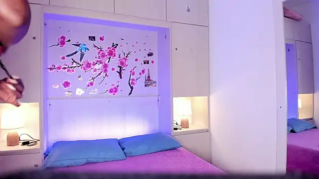 TaylorBloom online show from April 22, 11:51 am