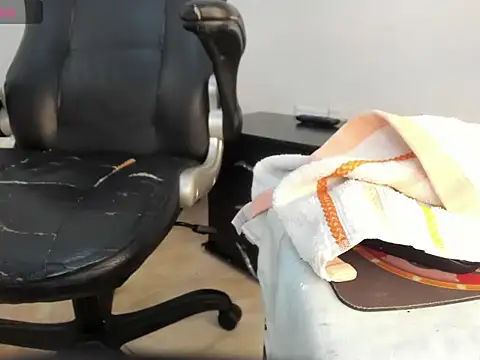 Victoria Jim online show from April 18, 7:07 pm