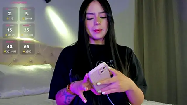 holly444  online show from August 3, 3:21 am