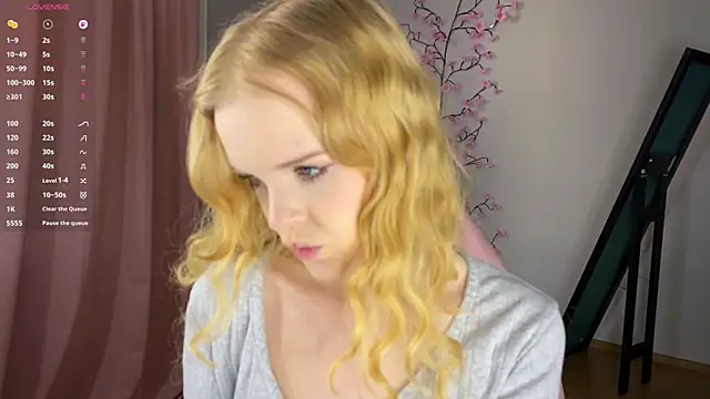 RoseeFairy online show from May 9, 7:10 am
