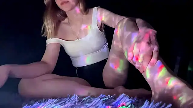 Skinny girl  online show from April 16, 9:39 pm