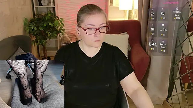 Alexandra Kind online show from June 2, 1:45 pm