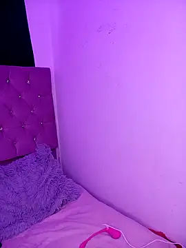 mia naturall online show from April 17, 9:50 pm