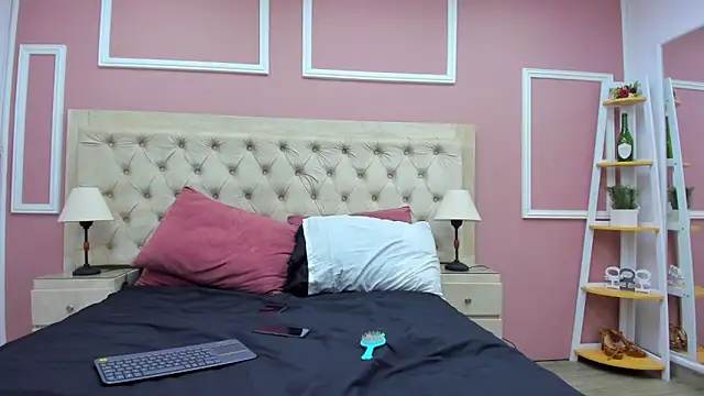 tiffanykanox online show from May 30, 4:32 am