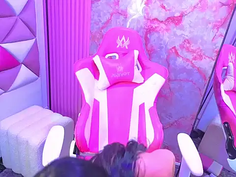 Lucy Owen26 online show from April 18, 8:09 pm