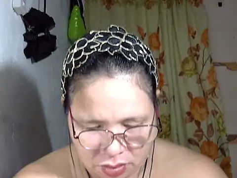 HottyCurlyPeanut online show from June 26, 1:12 pm