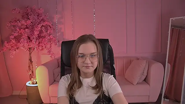 LissaTelor online show from April 17, 9:33 am