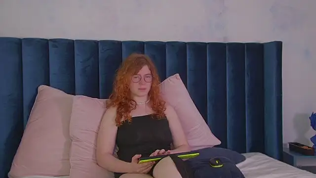 LauraDennis online show from May 12, 4:57 pm