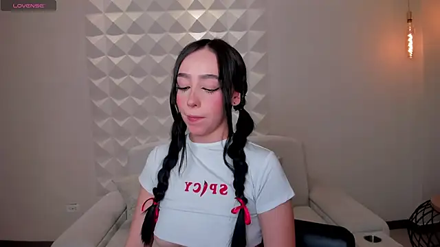 PaulineSanz online show from June 15, 7:03 pm