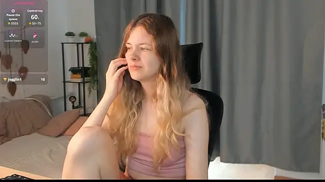 Glitch Doll online show from July 4, 6:42 am
