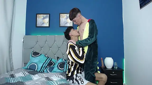 Thiago And Gael online show from April 18, 9:04 pm