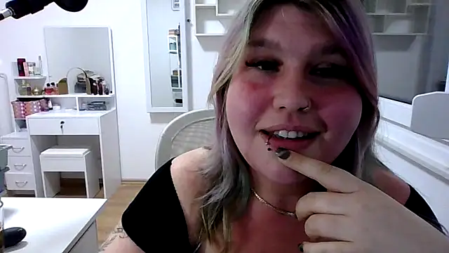 Sweet Secrets online show from April 25, 8:06 pm