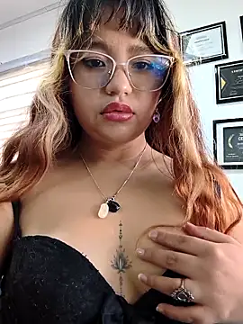 BelleVivianne online show from May 1, 1:03 pm