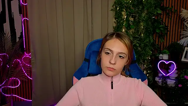 AlaiaIngram online show from April 19, 1:33 pm