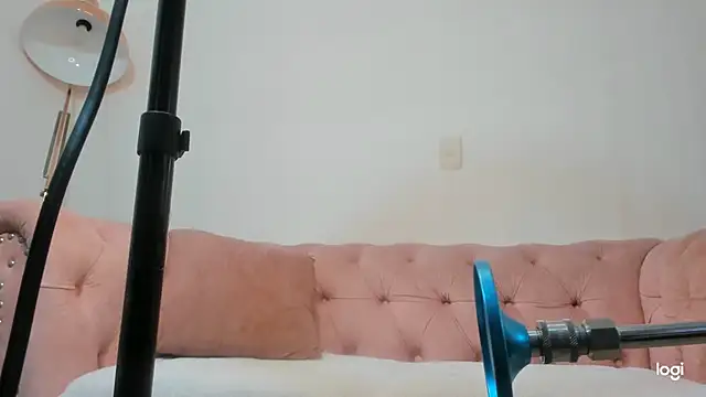 Melaniie Hill online show from May 20, 3:53 pm