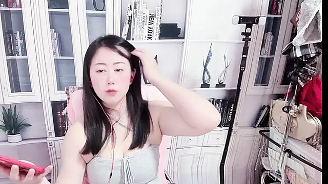 LXU9 online show from May 11, 2:45 pm