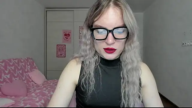 milliKira006 online show from April 29, 8:03 pm
