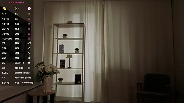 NadiaFabroquez online show from April 20, 11:13 am