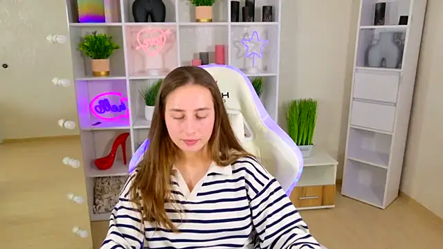 NadinnL online show from April 28, 6:39 am