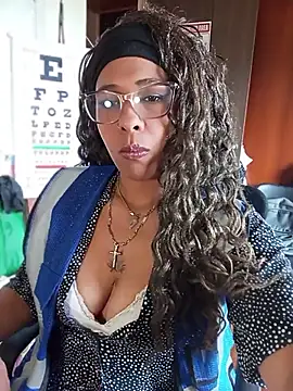 Ivon C online show from May 8, 1:36 pm