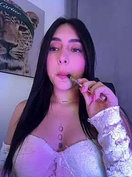 IsabellaNoir  online show from May 14, 11:54 pm
