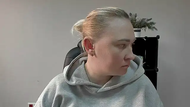 Olivia-Grande online show from April 22, 10:23 am