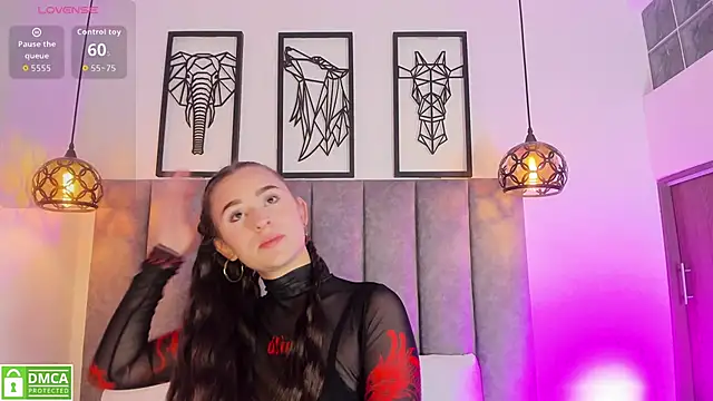Vanne Queen  online show from May 19, 11:28 am