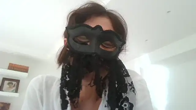 HelenTiAscolta online show from May 11, 4:04 pm