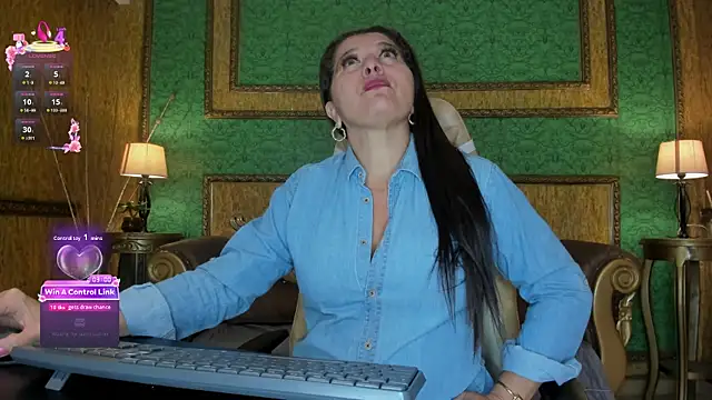 Agata Jade online show from July 14, 12:43 pm