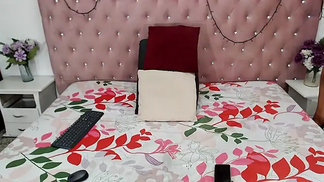 AvrilBennettx online show from June 24, 1:43 pm