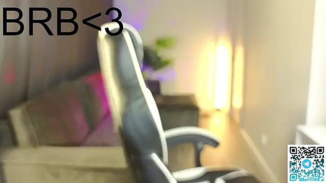 Leslie Scott online show from July 2, 3:34 am