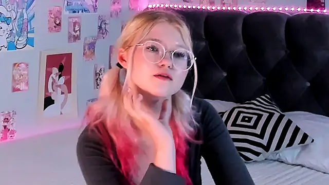 LunariaFox online show from May 31, 6:09 pm