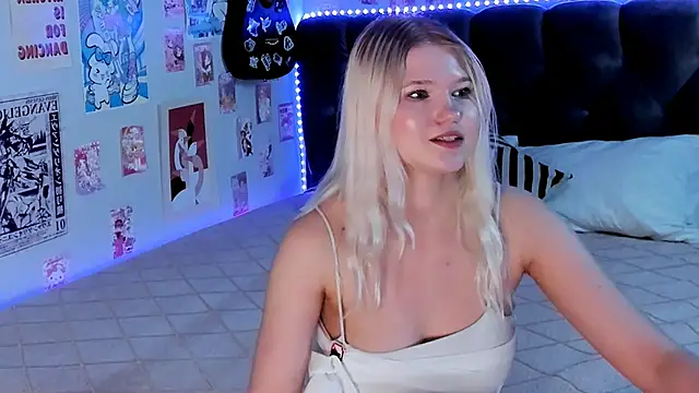 LunariaFox online show from May 1, 9:18 pm