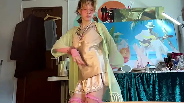 sarawhisperr online show from May 3, 12:41 pm