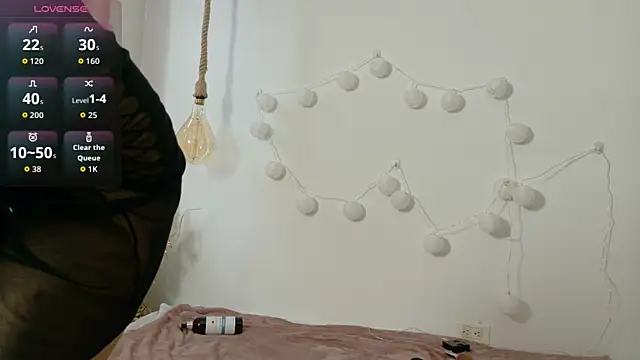 Arianna Toro  online show from May 4, 1:59 pm