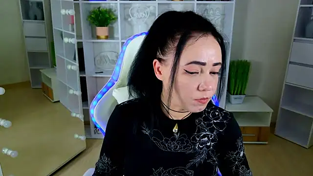LeylaaLive online show from May 13, 6:52 am