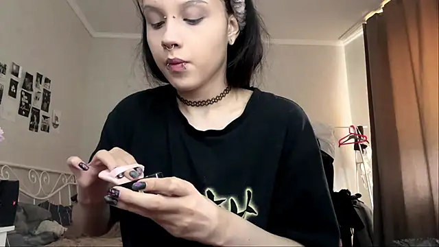 LouisePavlides online show from May 14, 12:22 pm