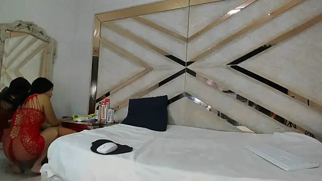 AuroraHoney32 online show from May 19, 11:56 pm