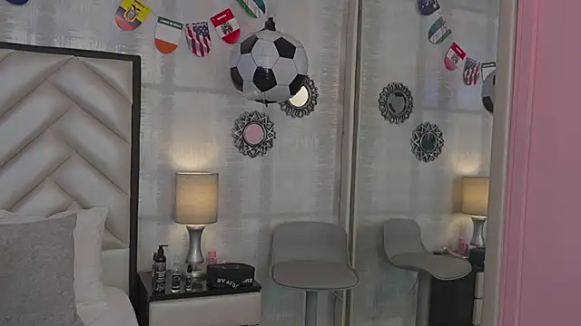 VioletSweetts online show from July 3, 3:45 am