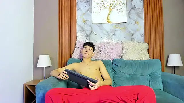 LOVE GUYS1 online show from May 4, 1:59 pm