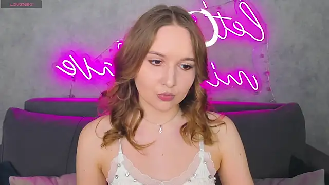 Emmaa Kimm online show from June 5, 1:09 am